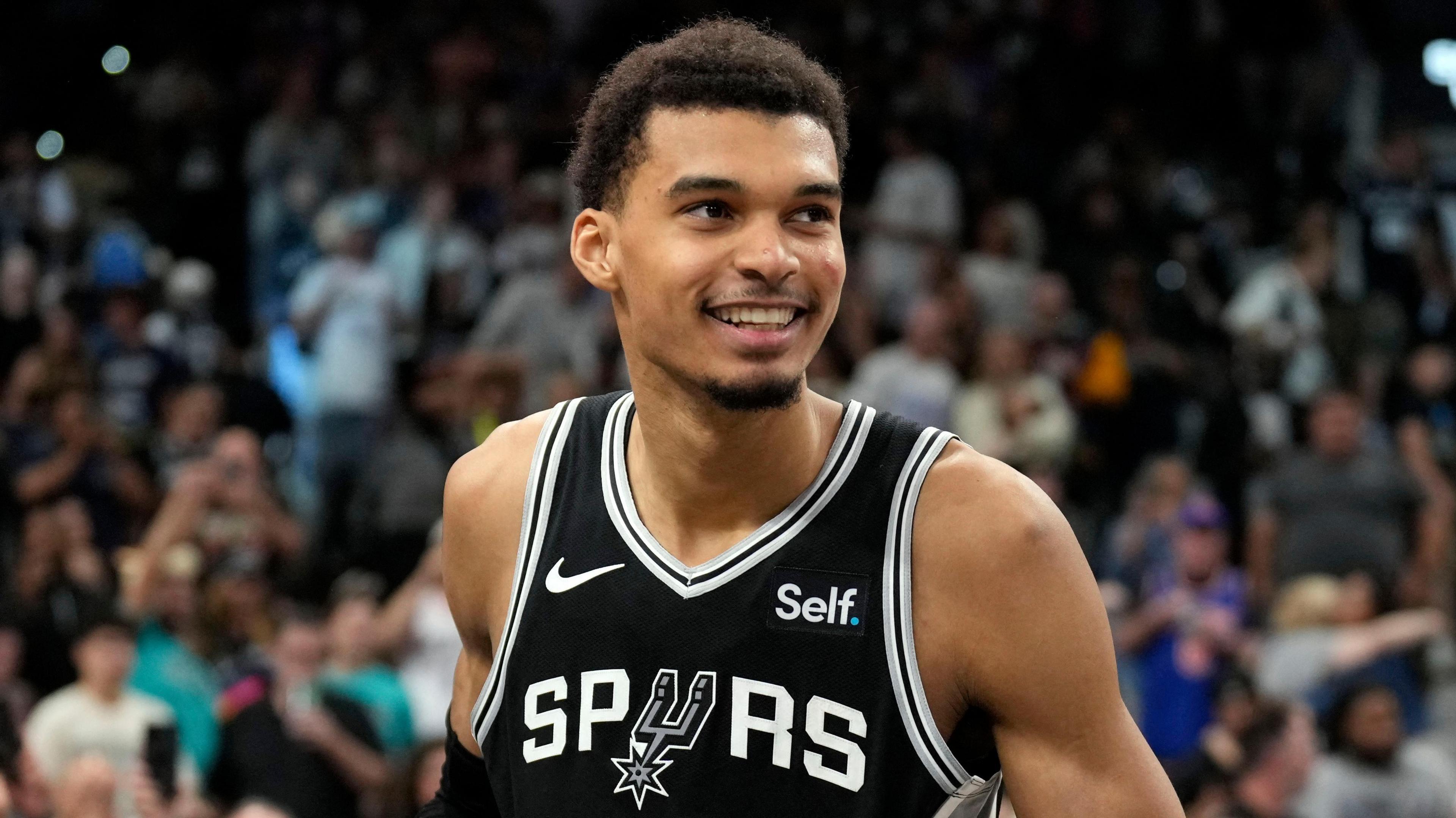 冲刺阶段圣安东尼奥马刺调整名单以备葡超，强势反弹环节打磨，话题不断，训练强度明显提升的简单介绍