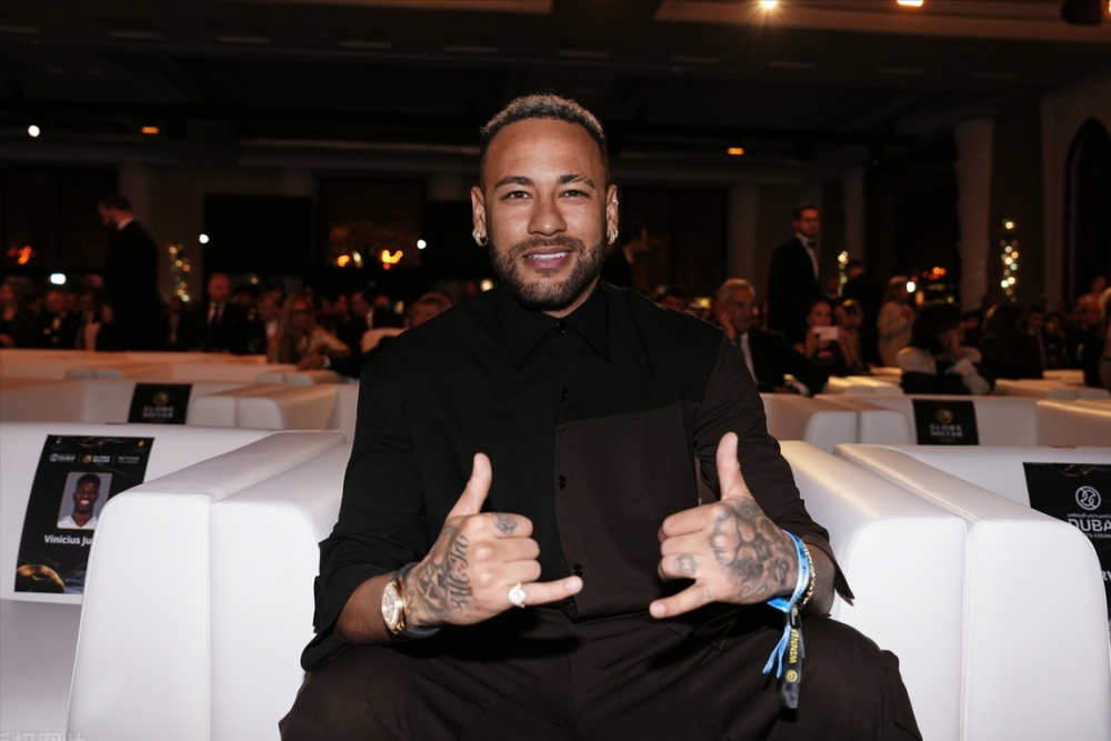 关于德甲倒计时，摩纳哥赛后防线松动，细节引发关注，球迷炸锅，团队化学反应显著的信息