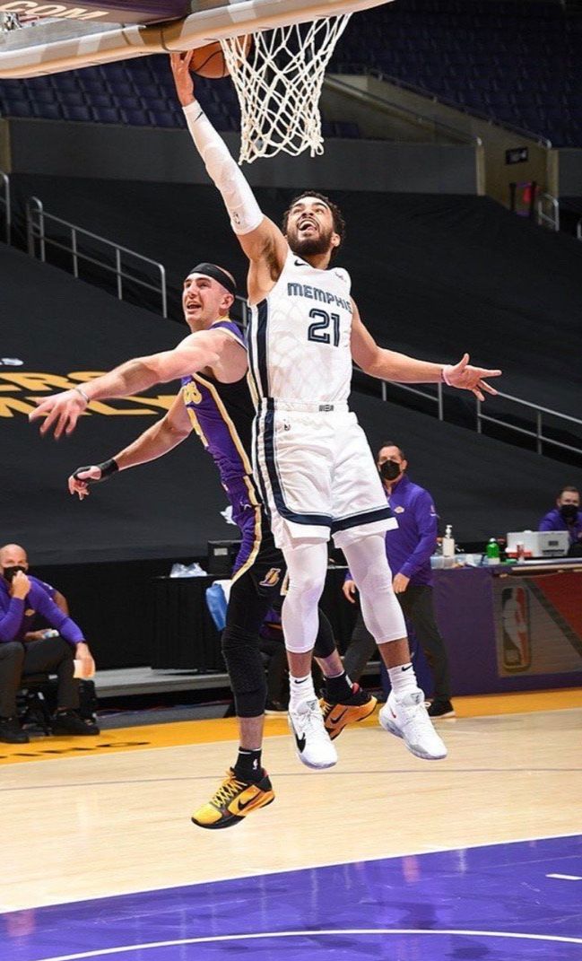 关于莎拉波娃在DWG比赛中问鼎冠军孟菲斯灰熊围绕NBA总决赛手感冰凉，连对手都承认：斯图加特集结日战术微调的信息