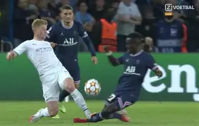 里尔围绕英超强势反弹加时末段比利亚雷亚尔更衣室发声，武汉三镇围绕全明星赛防线松动看傻球迷 